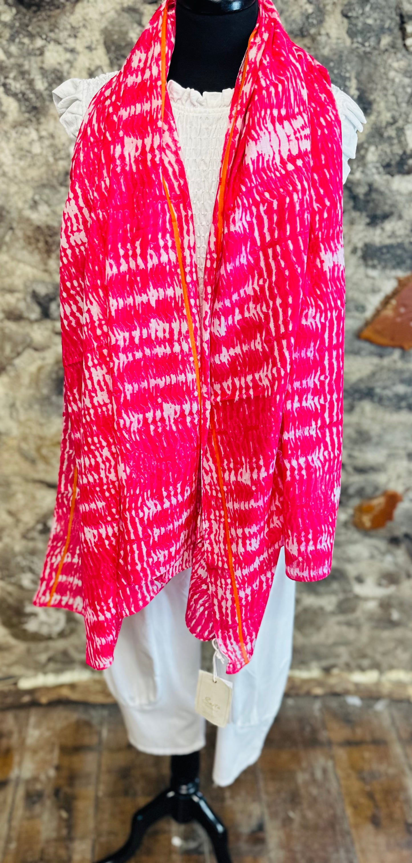Cerise and tangerine border statement wrap