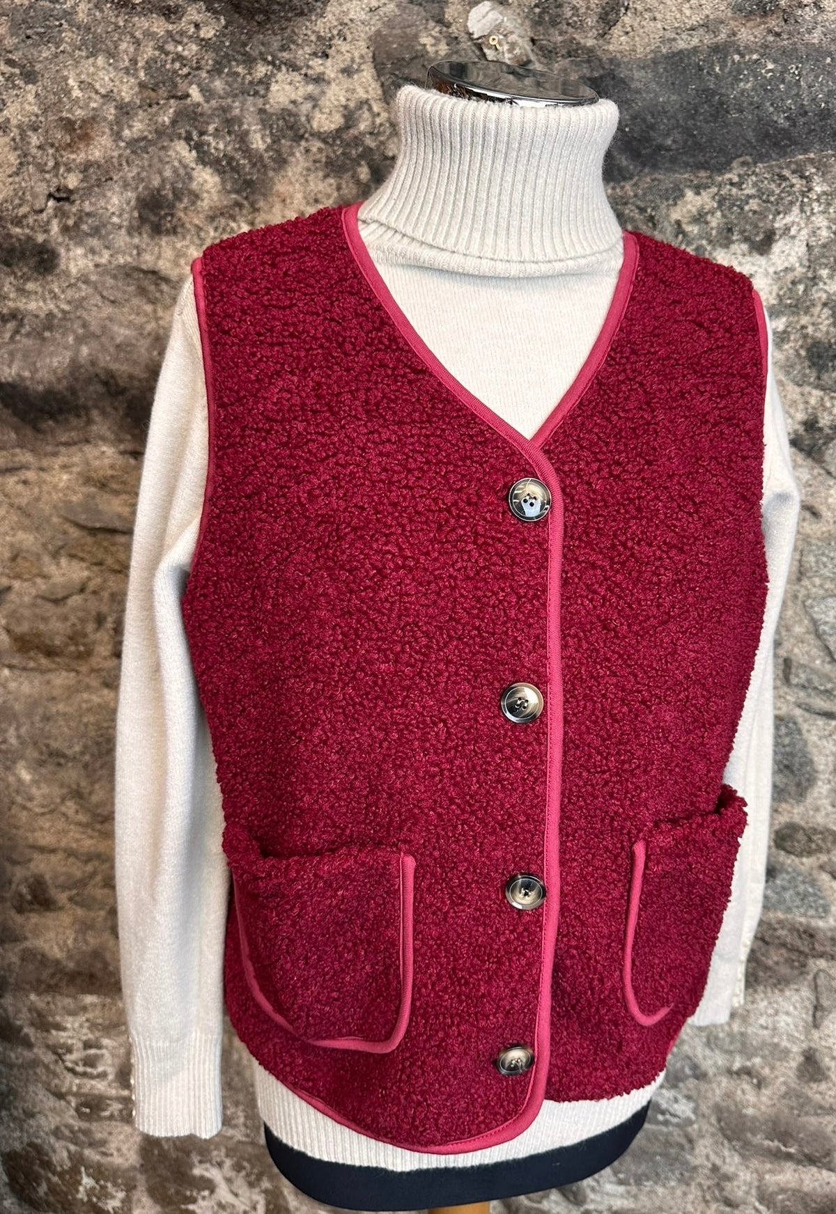Nancy ..bordeaux bouclé Italian gilet