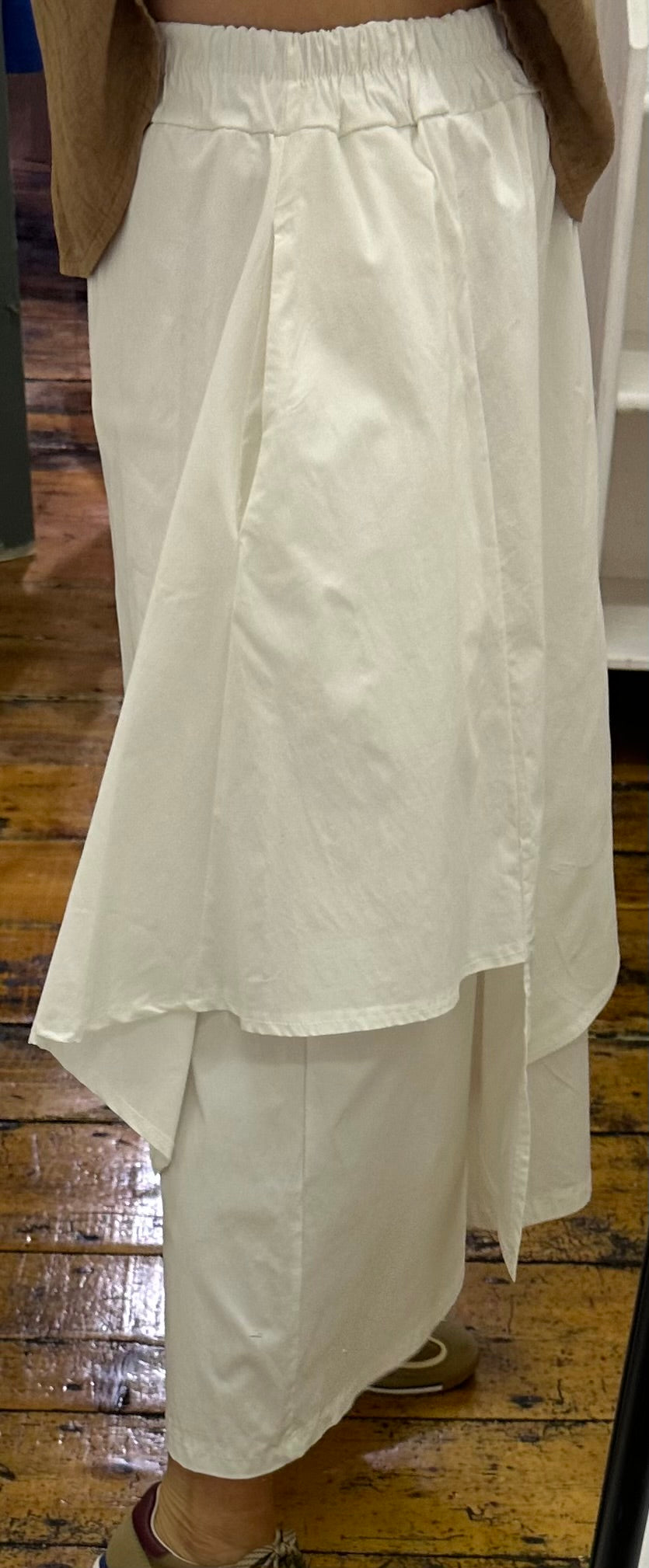 “Vivienne “ blanco Italian trouser skirt