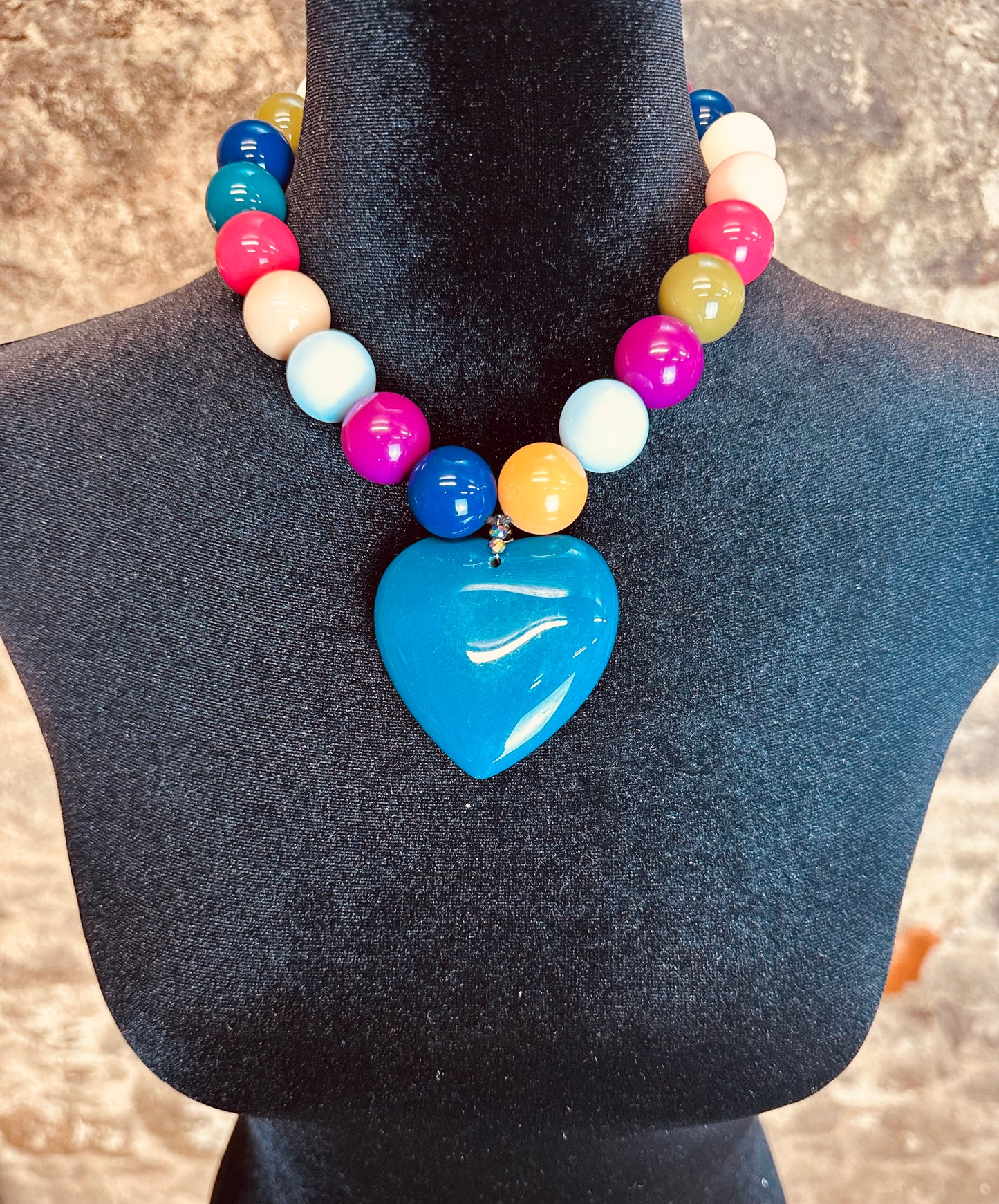 Statement heart neckpiece