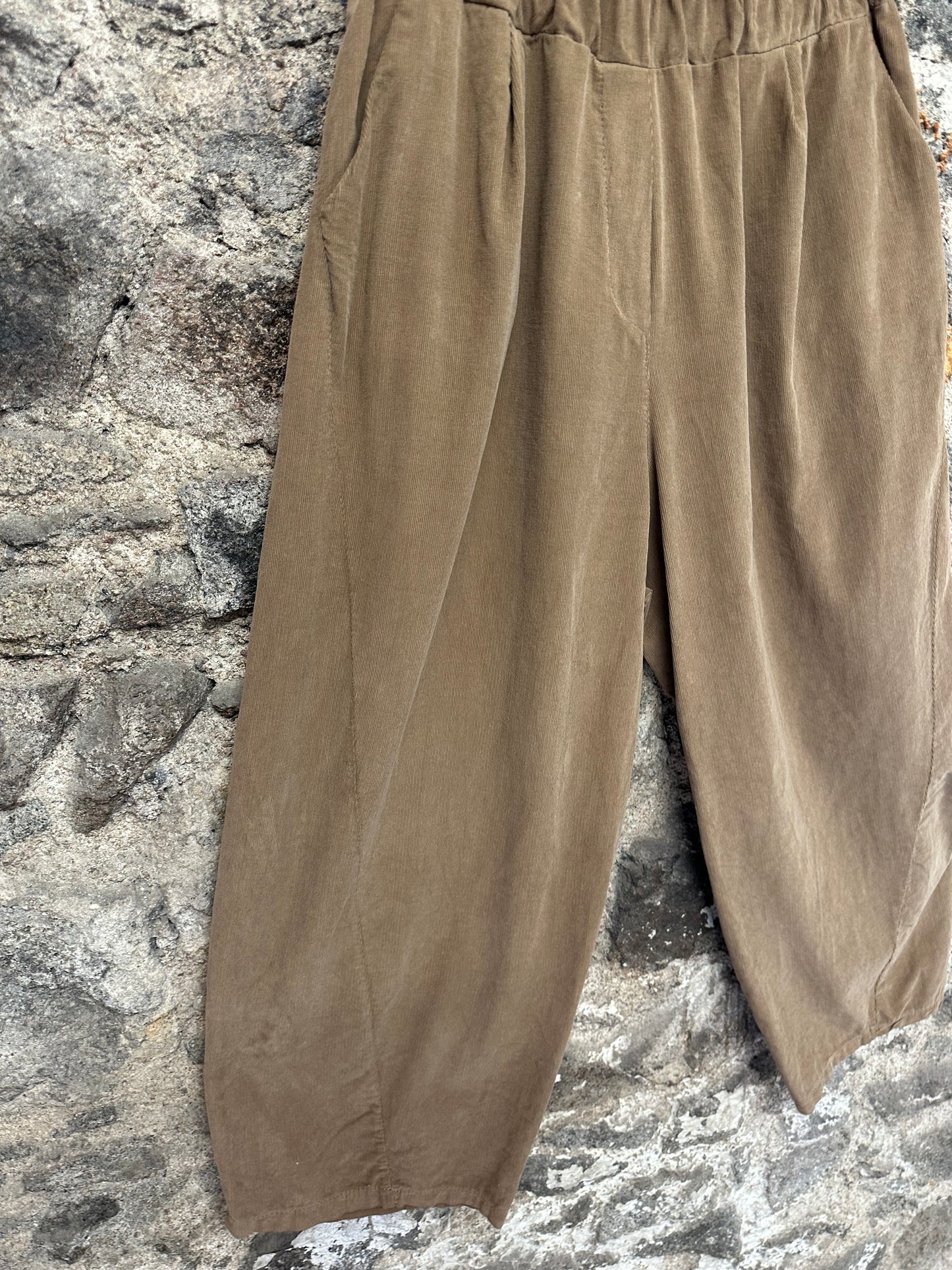 “Tess“ pin corduroy Italian orchre cullottes