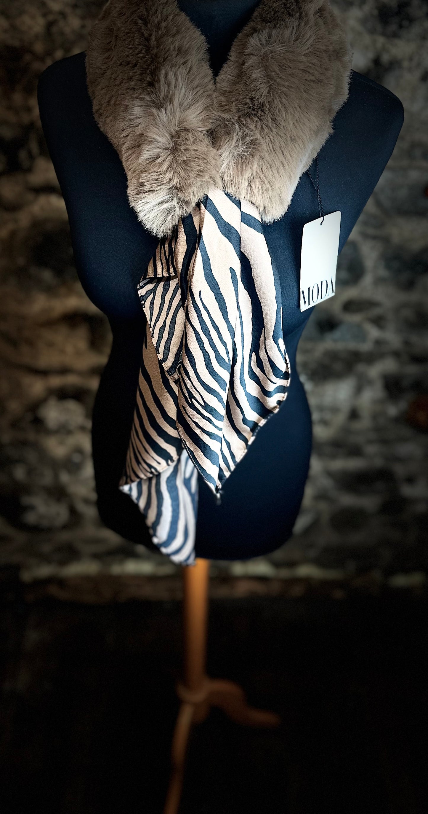 “Betty “ vegan fur 2 piece collar with detachable scarf
