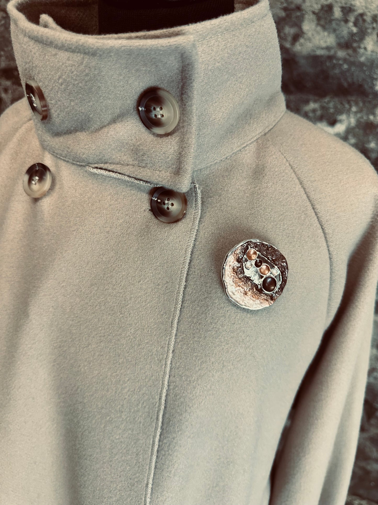 “Magnetic “pebble brooch