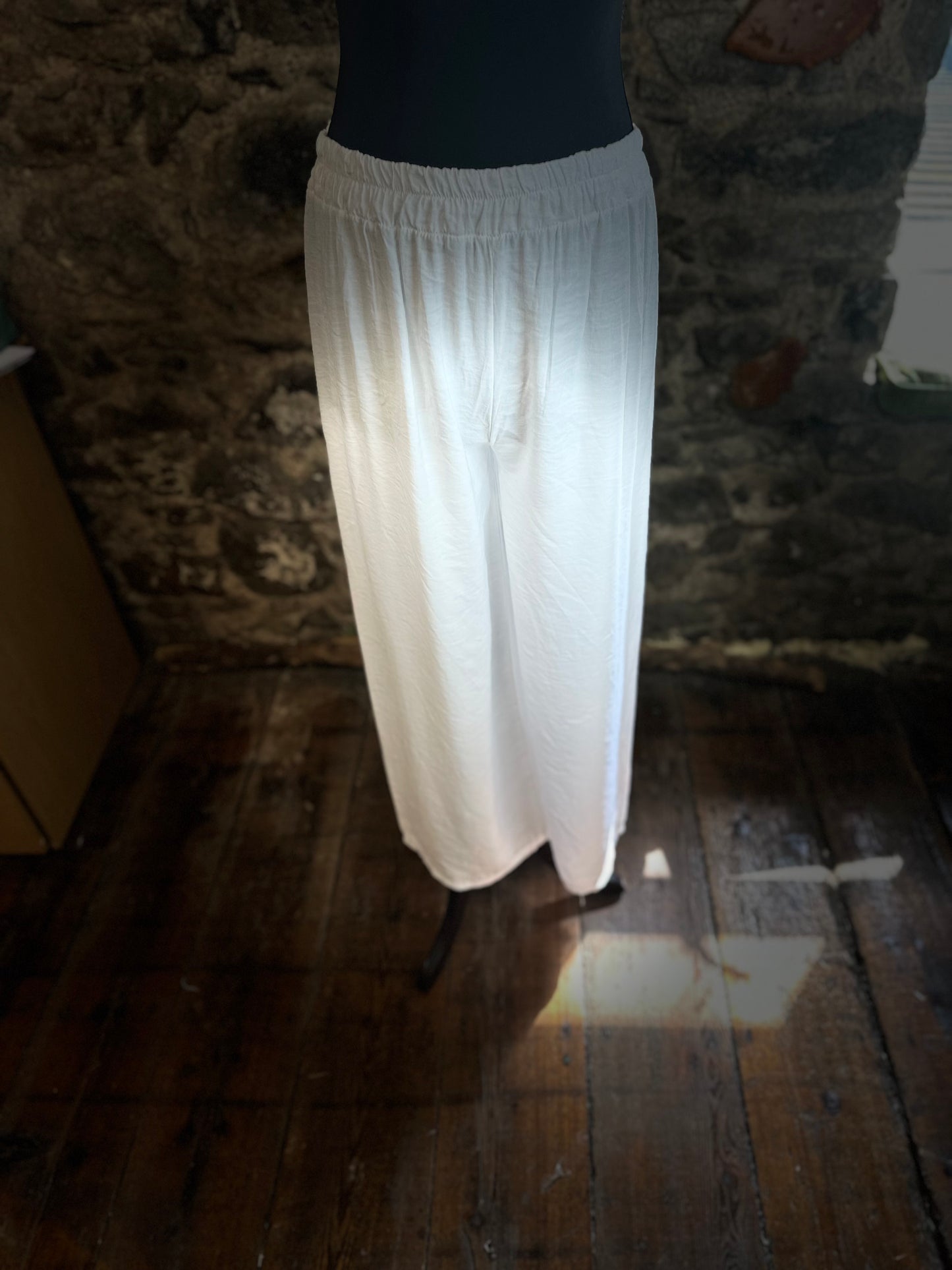 “Marianne “ Italian crossover tunic trouser set blanco