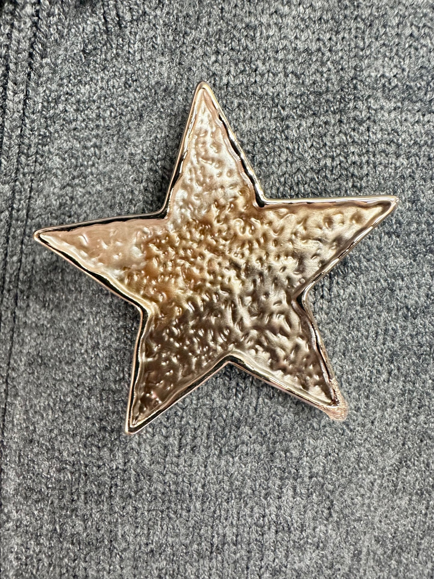 “ lorsha loves “ Magnetic you’re a star brooch caramel