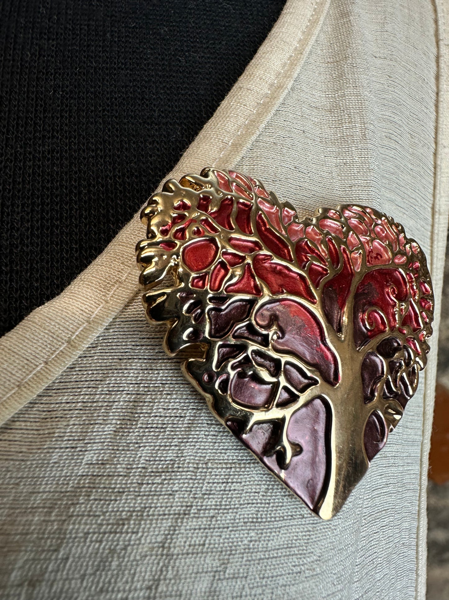 “Lorsha  loves”magnetic brooch collection