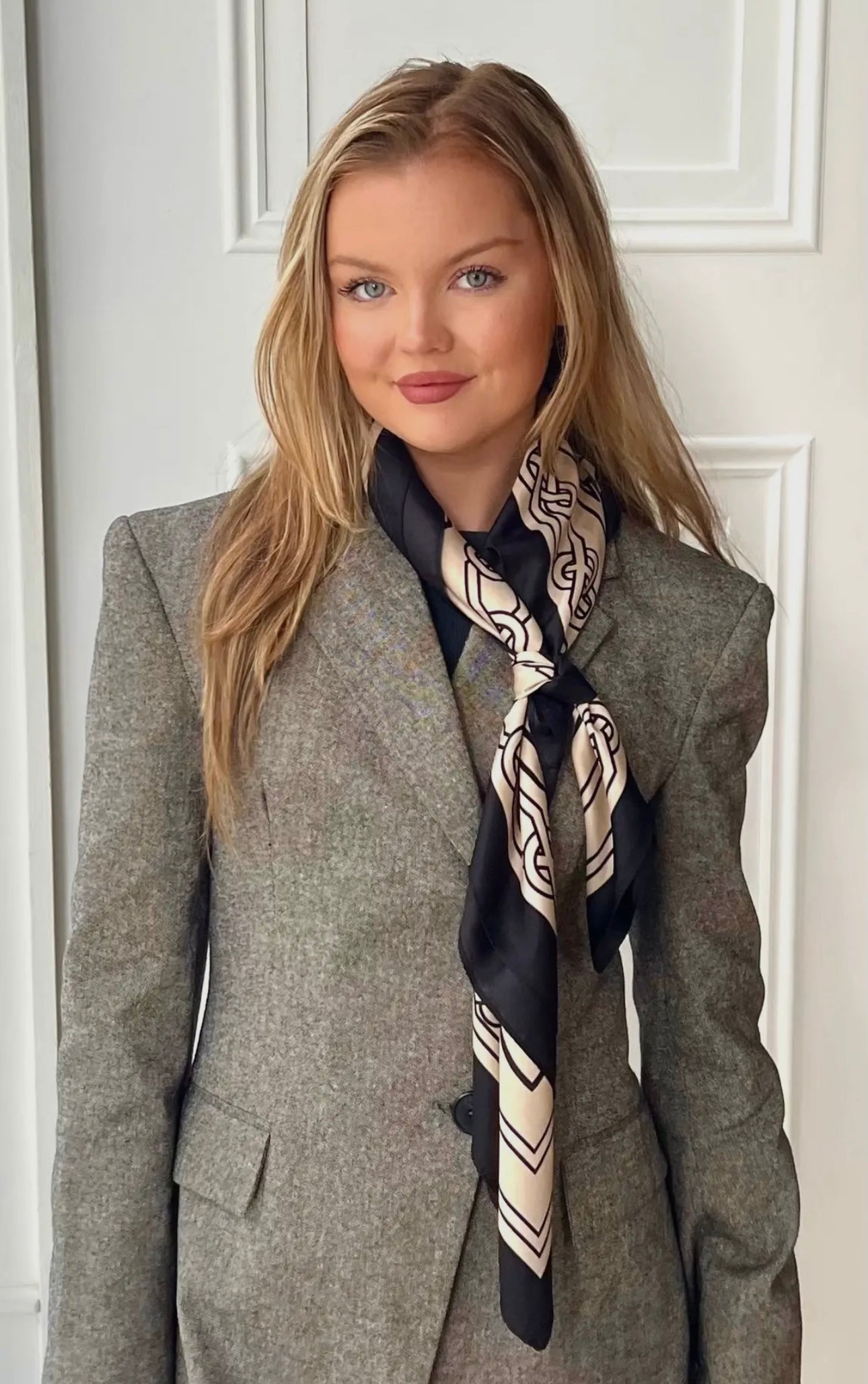 Meave ..poly silk trinity black and cream scarf