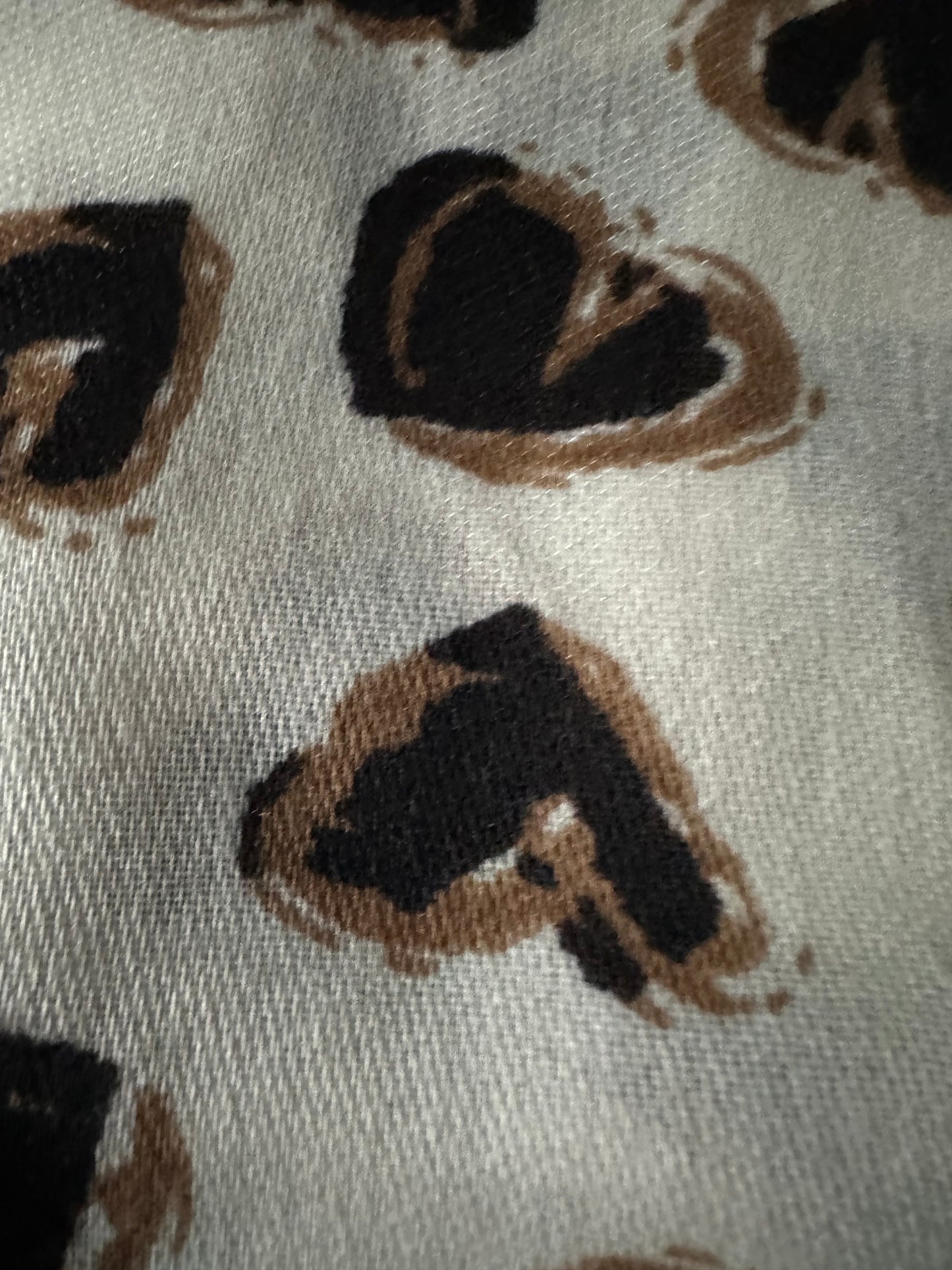 Stylish little heart cream scarf