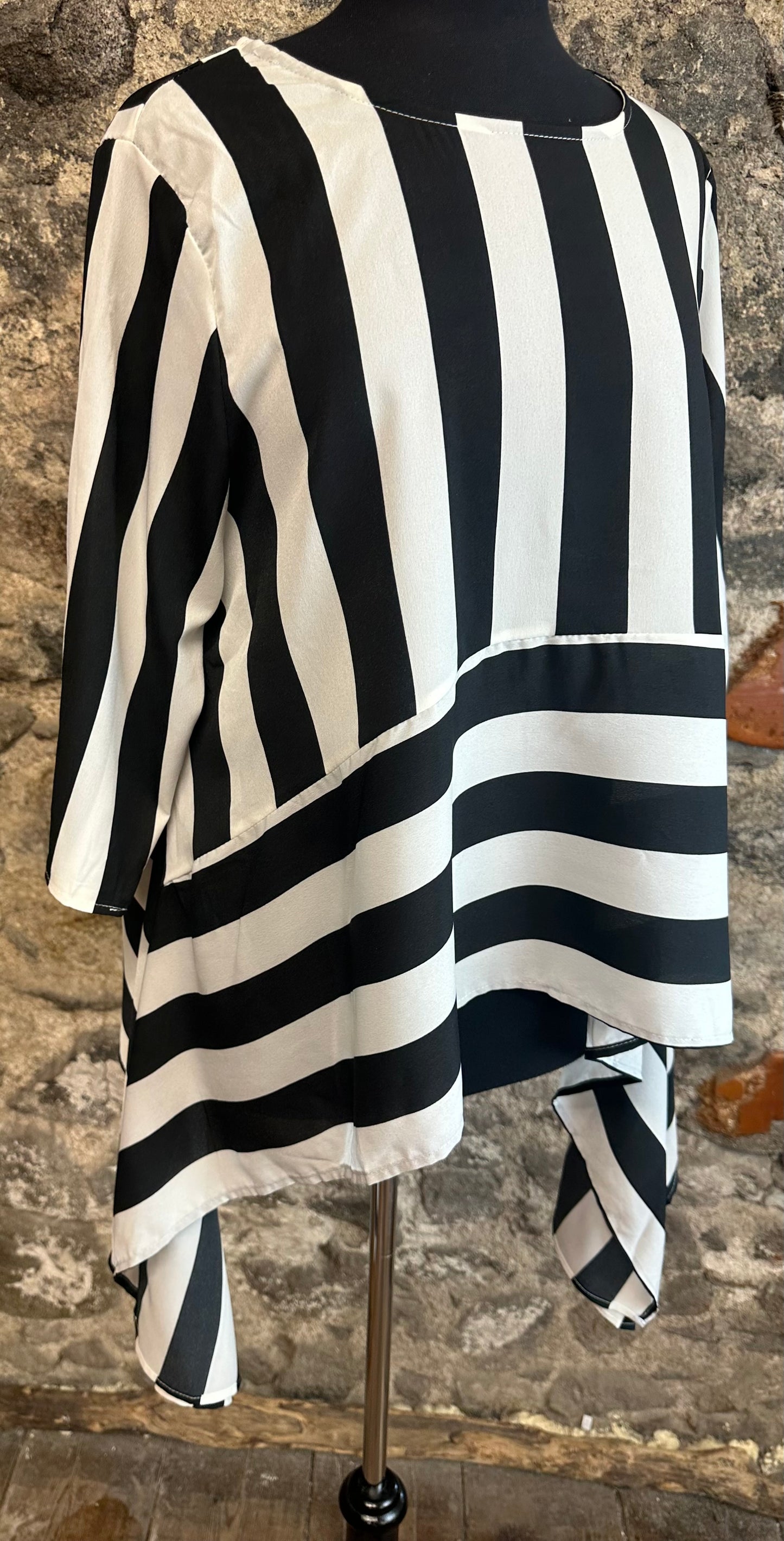 “Lira” monochrome ivory and black Italian two piece.