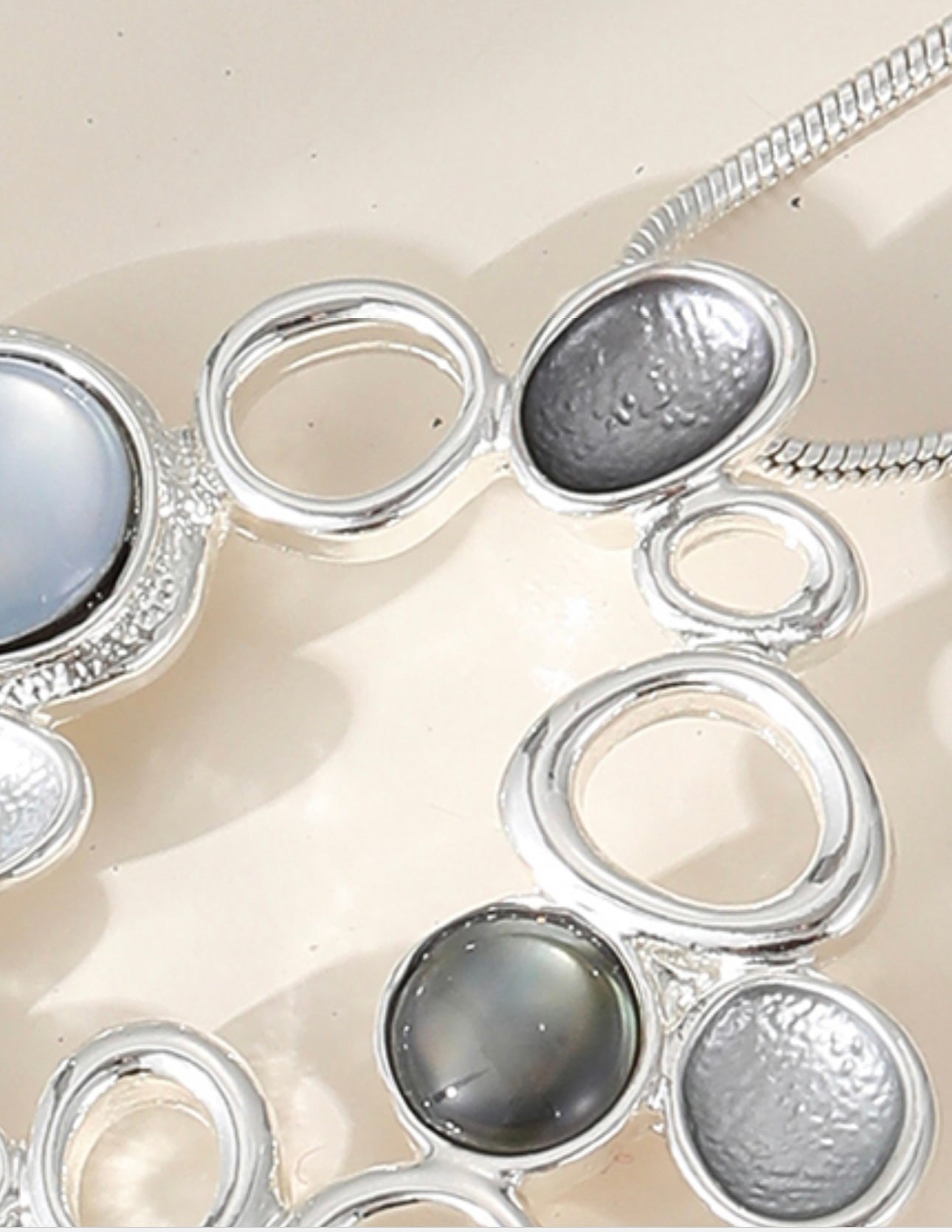 Beautiful delicate circle pebble neckpiece