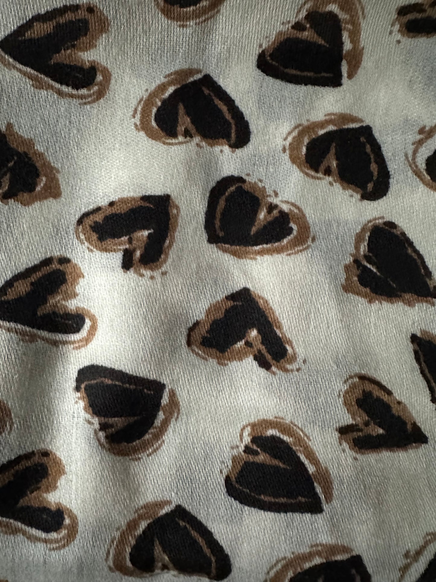 Stylish little heart cream scarf