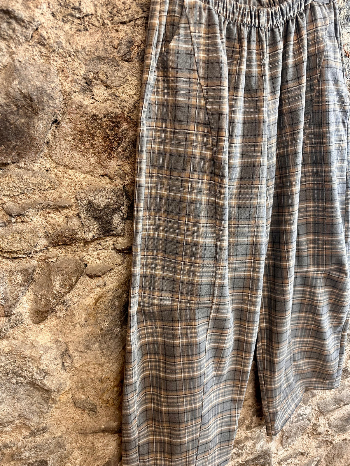 “Molly “ italian charcoal and camel plaid Italian barrell leg cullottes