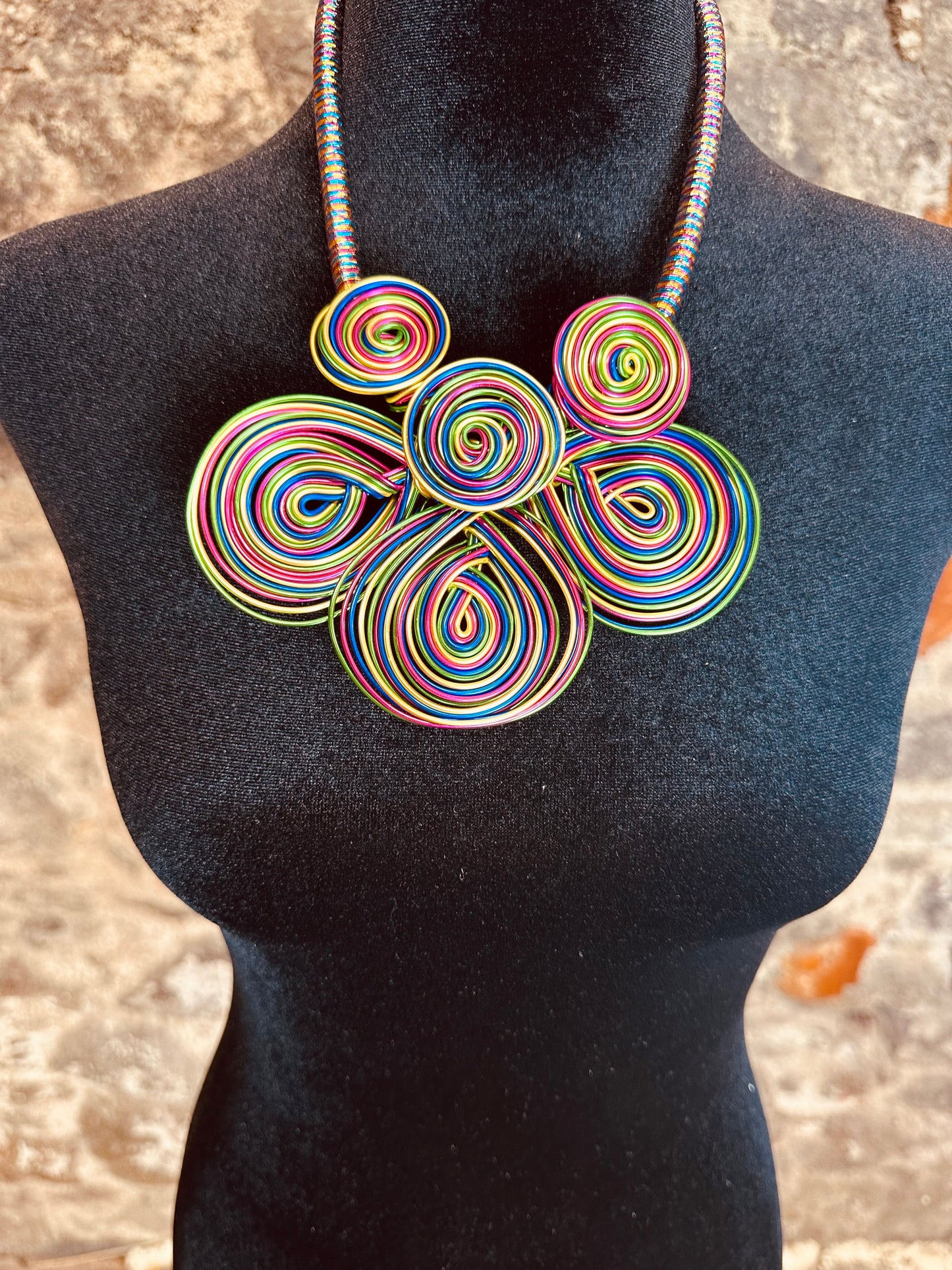 Statement wire neckpiece