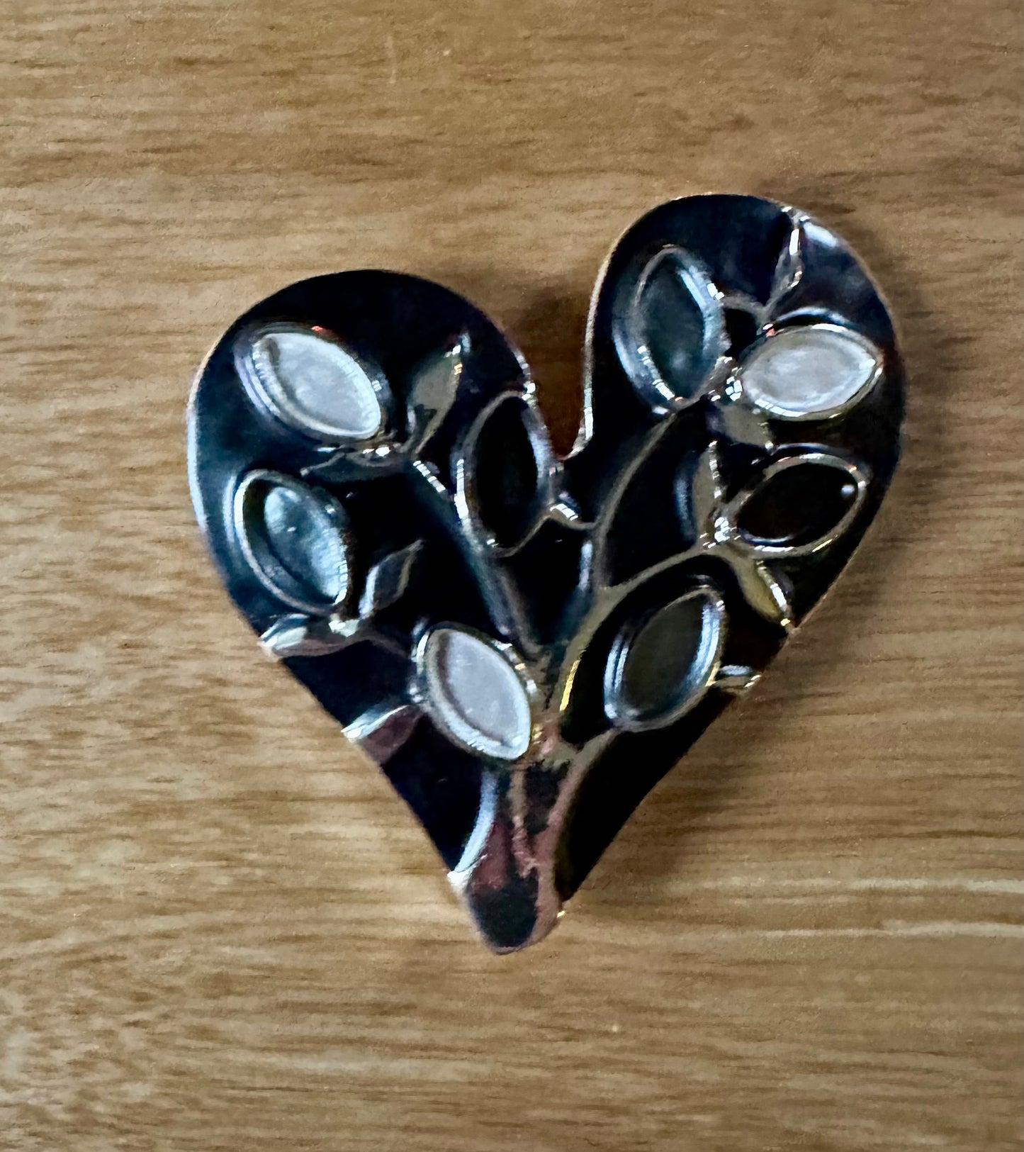 Navy tree of hearts magnetic brooch