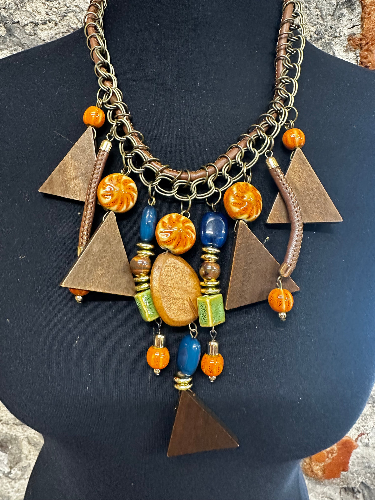 Contemporary statement neckpiece
