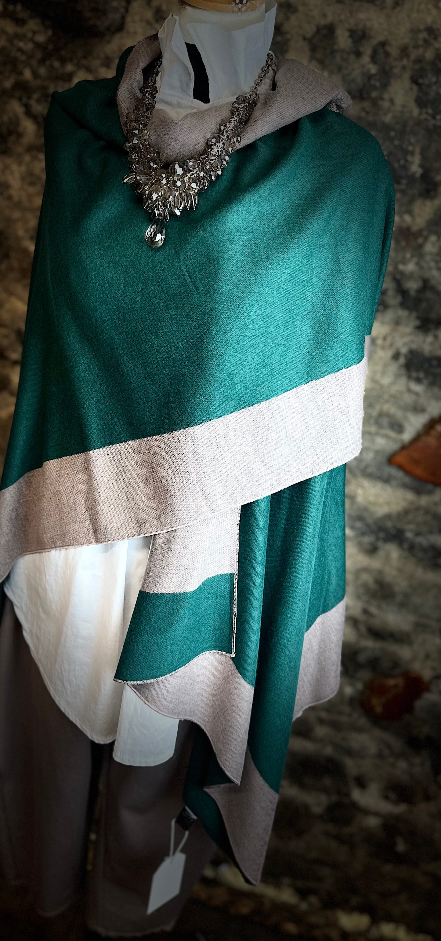 “Roberta” Mocha and forest reversible wrap /cspe