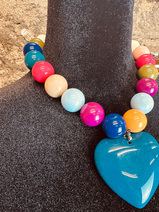 Statement heart neckpiece