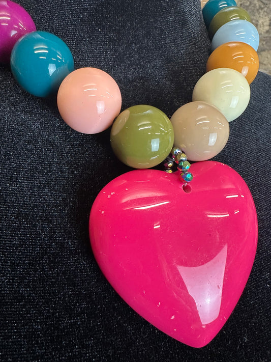Statement heart neckpiece