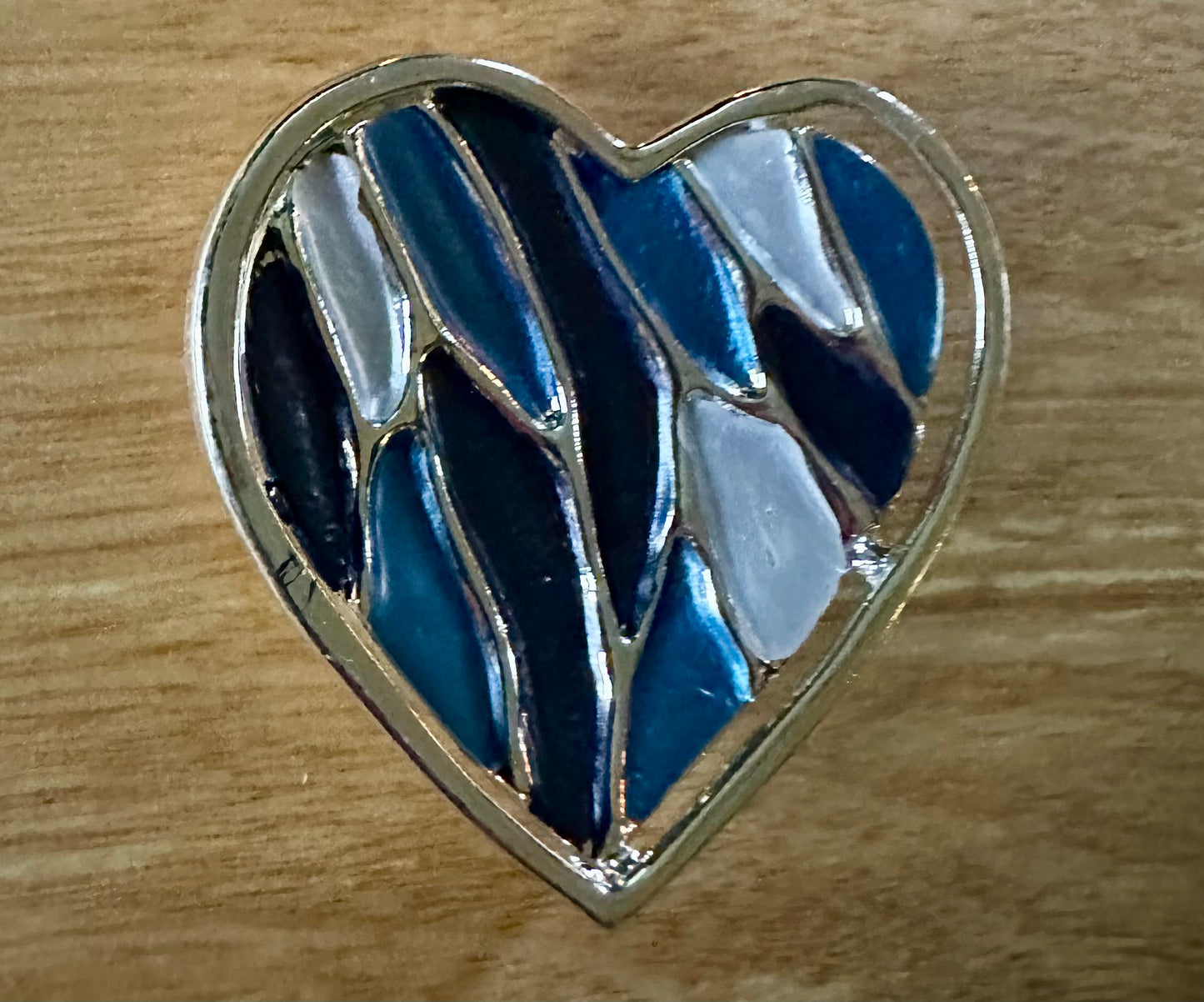 Sky tones heart magnetic brooch
