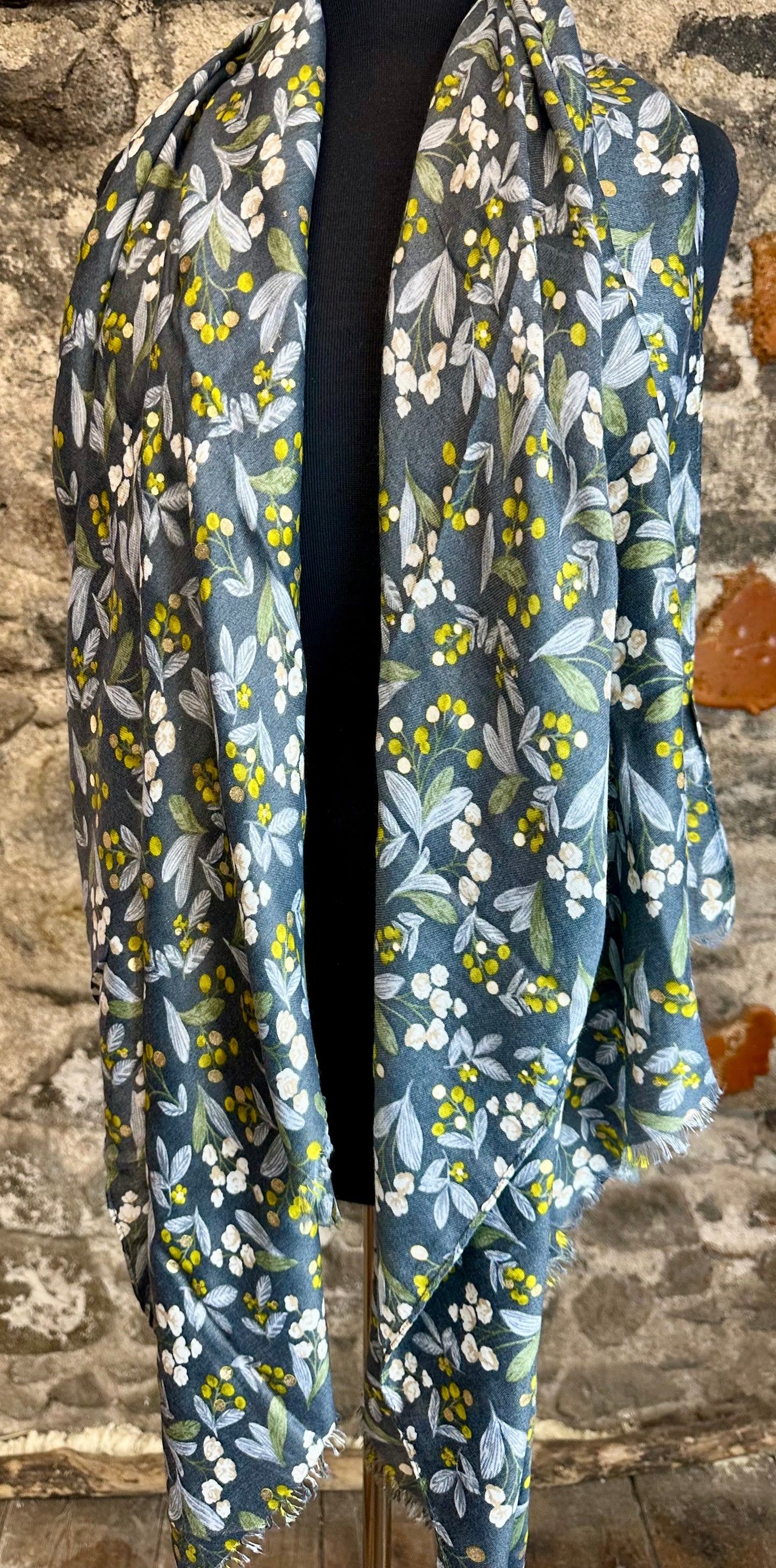 Autumn 🍂 charcoal Oakleaf large wrap