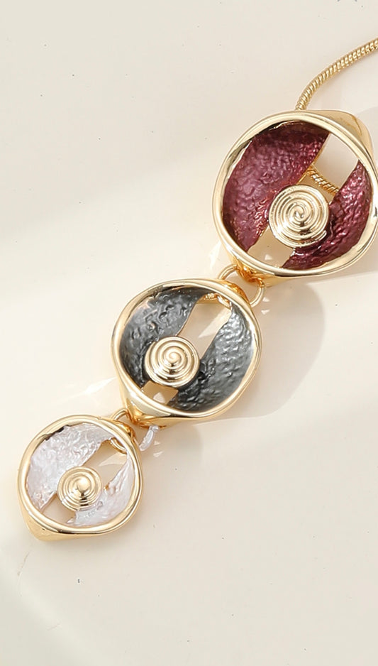 Statement neckpiece