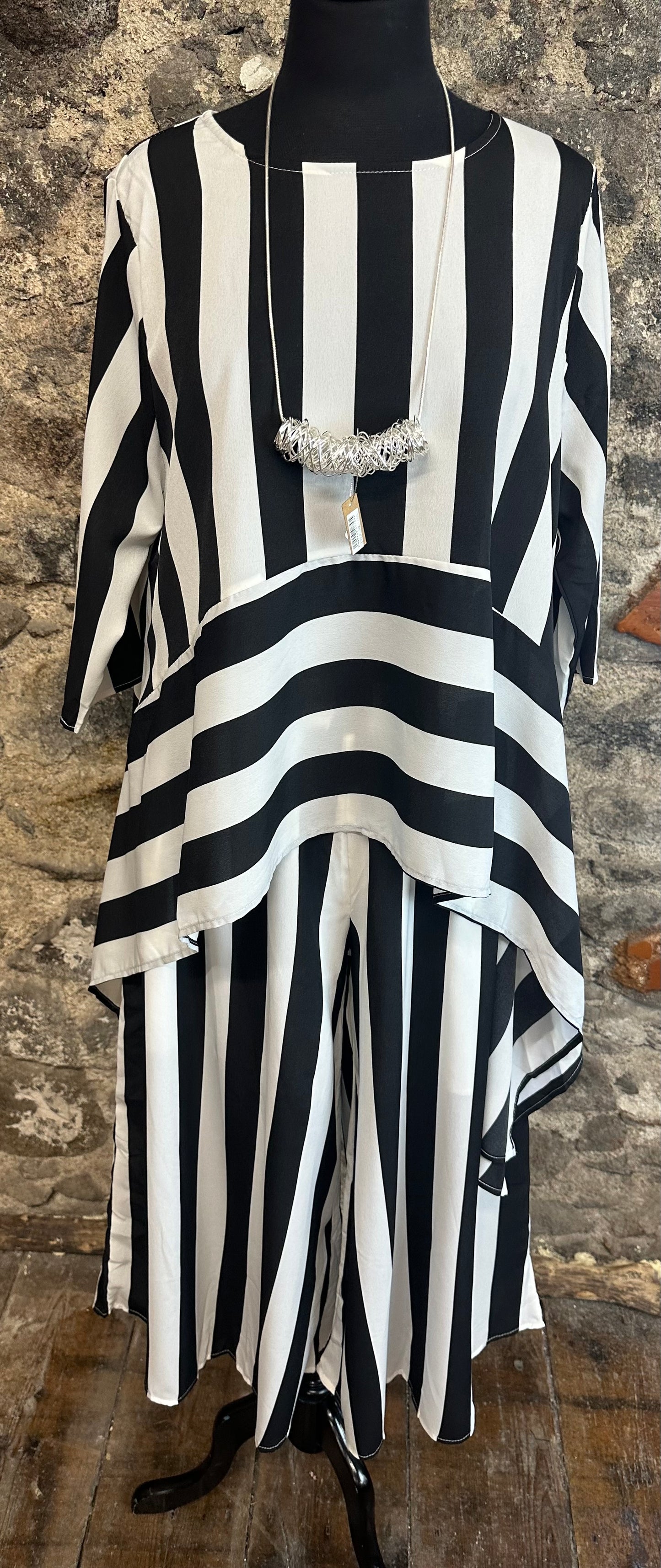 “Lira” monochrome ivory and black Italian two piece.