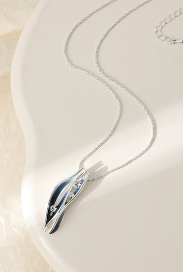 Statement giftboxed neckpiece