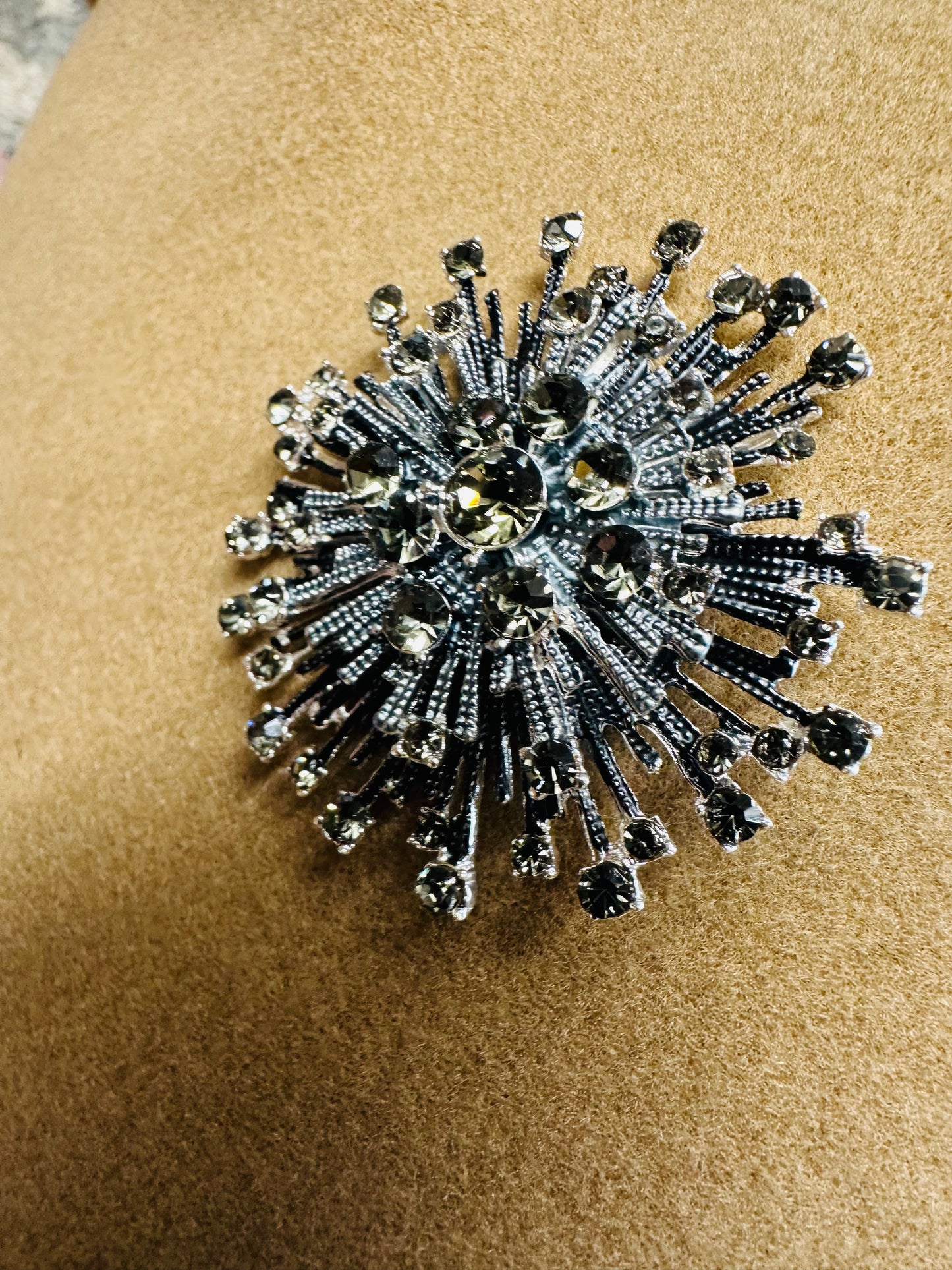 Statement magnetic brooch