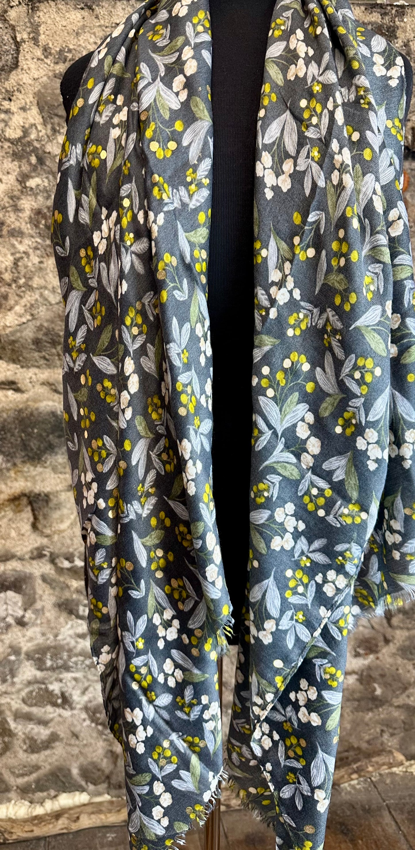 Autumn 🍂 charcoal Oakleaf large wrap