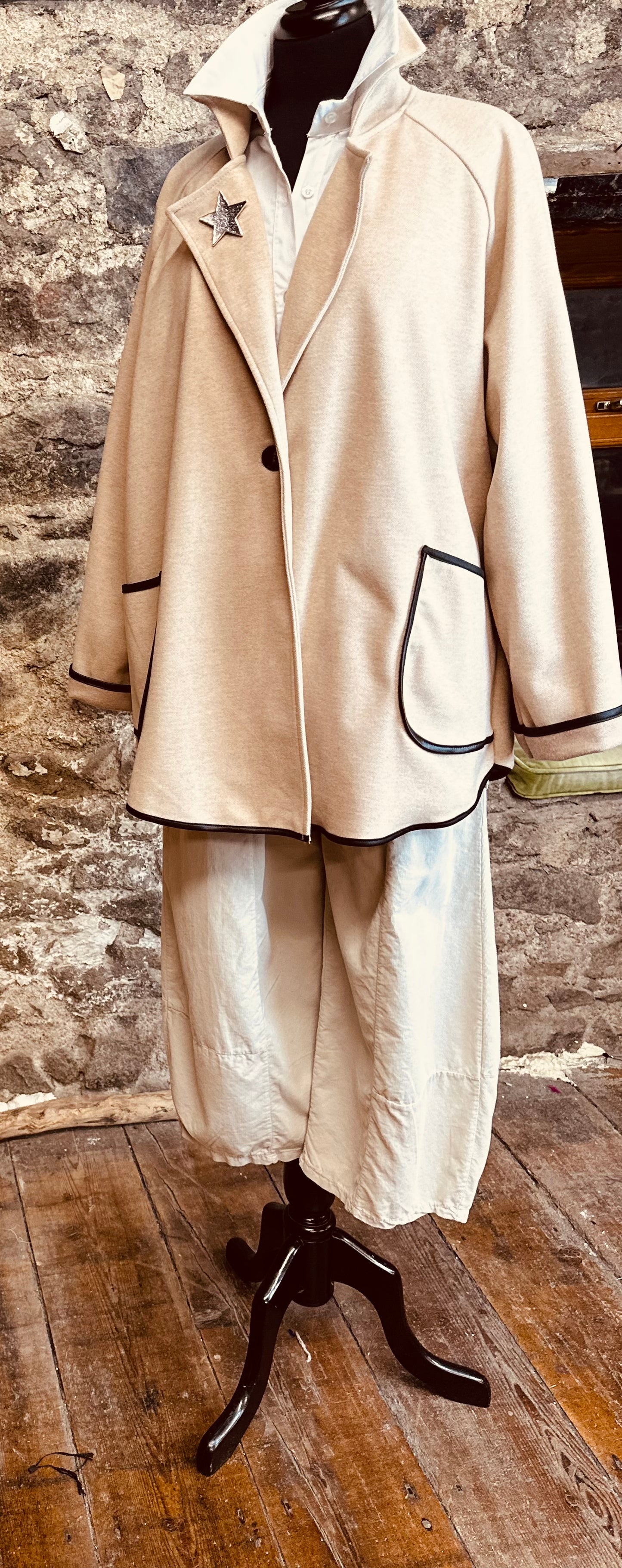 “Cecile “natural beige Italian box jacket