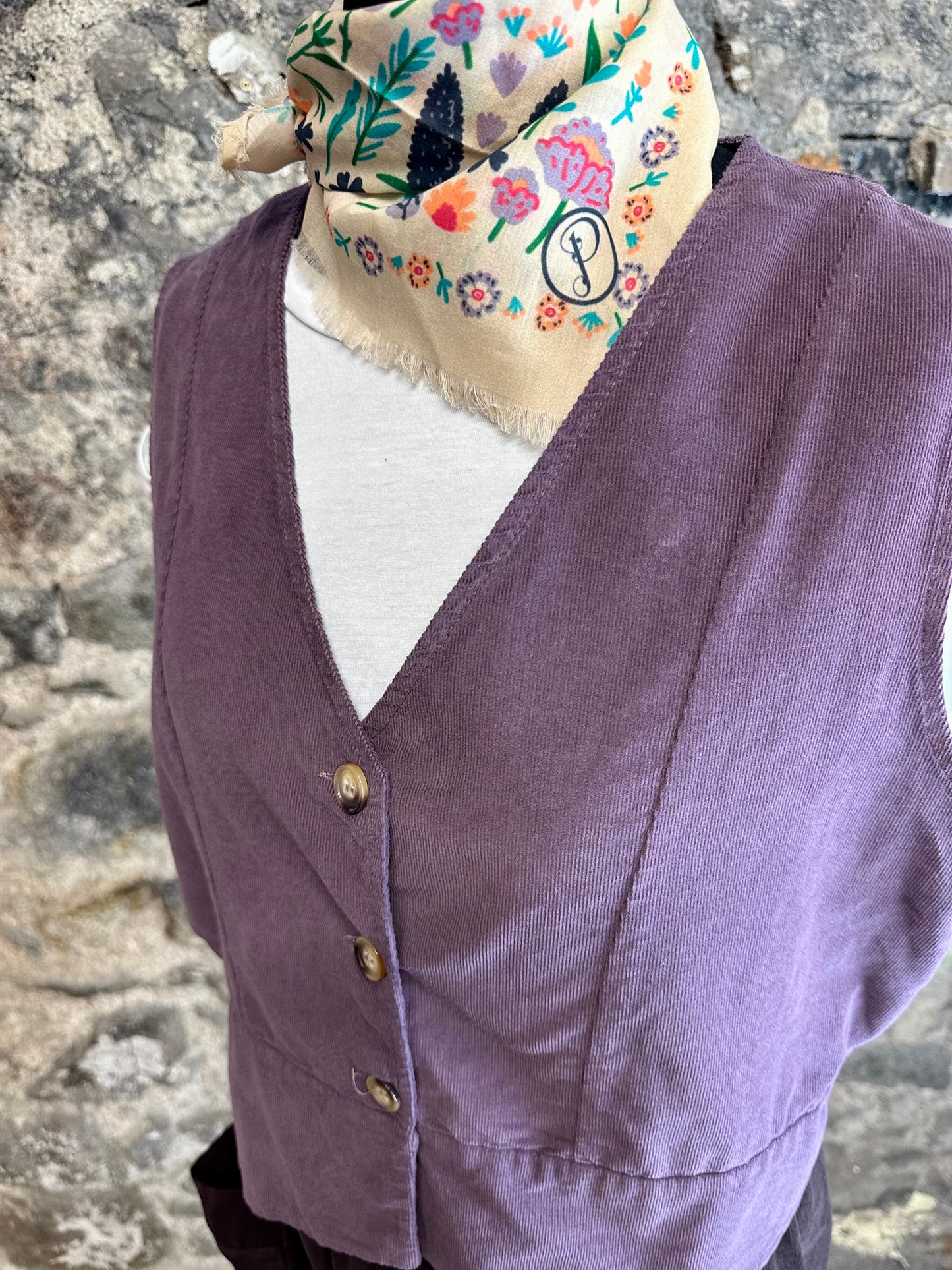 Poise neck cravat