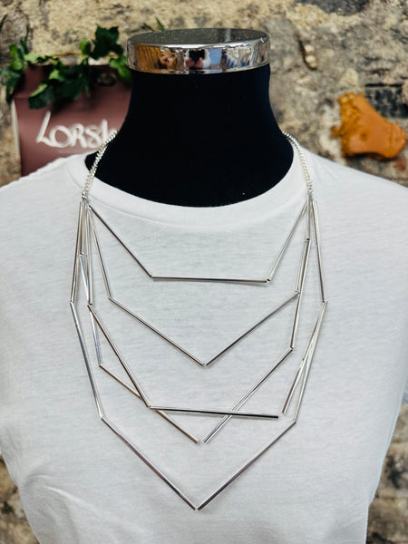 “Geometric link statement necklace “