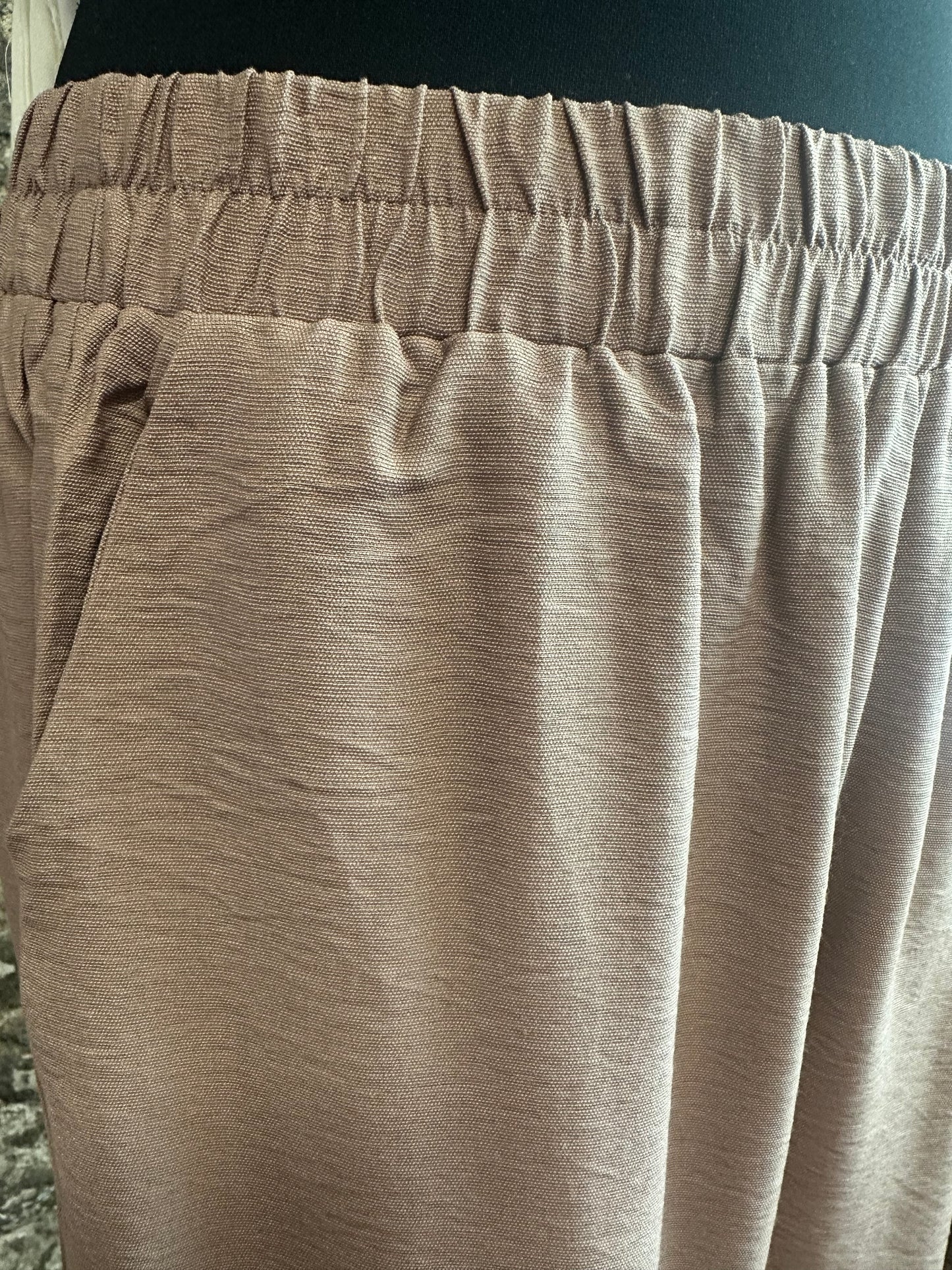 “Mabel” Italian spot hem cullottes in mocha