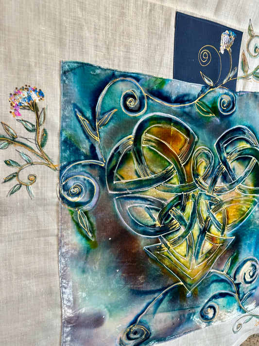 “Grá” Celtic love knot
